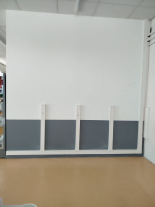 Photo de galerie - Mise en place de PC 230V + prise RJ45, raccordement au tableau électrique principal et baie informatique 