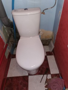 Photo de galerie - Changement d un WC avec changement de tuyaux d écoulement