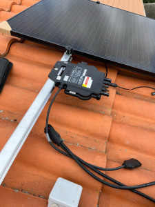 Photo de galerie - Installation de panneaux solaire sur un toit 