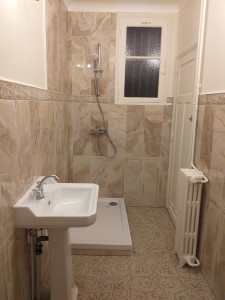 Photo de galerie - Salle de bain carrelage et peinture 