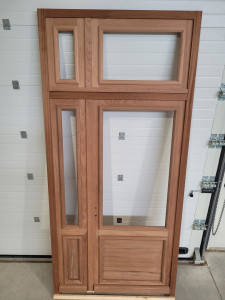 Photo de galerie - Fabrication d'une porte d'entrée en bois