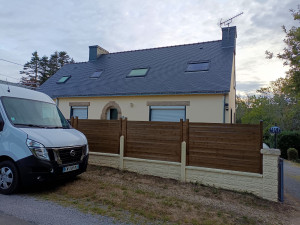 Photo de galerie - Rénovation complète d'une toiture en ardoises naturelles plus création et pose de fenêtres de toit. 