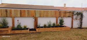 Photo de galerie - Rehausse cloture bois et création jardinière sur mesure