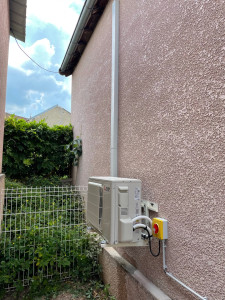 Photo de galerie - Pose d’une unité extérieur 