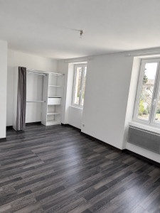 Photo de galerie - Rénovation complete d’une chambre (ratissage, peinture, parquet,…)