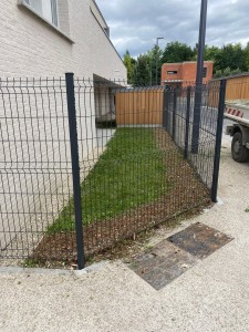 Photo de galerie - Tonte d'un massif et pose de mulch