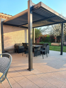 Photo de galerie - Montage pergola bioclimatique 