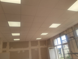 Photo de galerie - Création d'un faux plafond avec luminaires commandés intégrés 