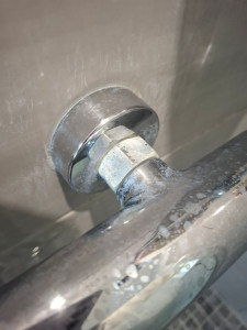 Photo de galerie - Un avant d'un mitigeur avec calcaire 