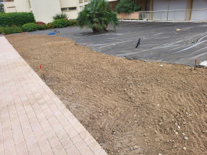 Photo de galerie - Mise en place de pavé, préparation du sol pour du gazon et préparation des massifs pour plantation 