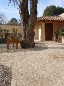 Photo de galerie - Façade d un maison à pernes les fontaines


