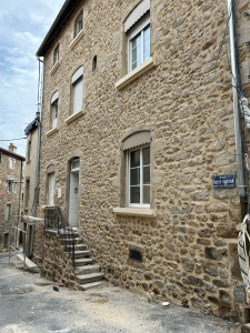 Photo de galerie - Piquage + réalisation de joints de pierres 