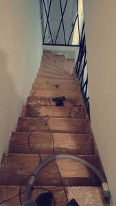 Photo de galerie - Ponçage d'un escalier en chêne 