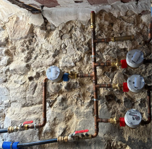 Photo de galerie - Création de sous comptages pour un immeuble ainsi qu’une colonne d’adduction d’eau en cuivre et passage de PE dans les dalles 