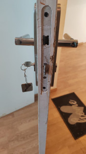 Photo de galerie - Ouverture et changement de serrure porte peut également changé porte cassé 