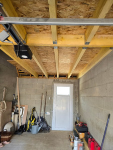 Photo de galerie - Pose plancher bois dans garage.