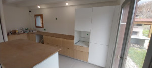 Photo de galerie - Montage et pose d'une cuisine IKEA  avec ses 35 tiroirs et sous tiroirs. La pose du plan de travail et de son électroménager réalisés ultérieurement. Mars 2023