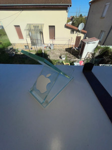 Photo de galerie - Support en verre, pour téléphone et tablette créé par moi même, a vendre 10 €
