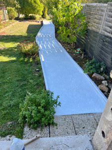 Photo de galerie - Une fois l’herbe retirée du chemin de Jardin et traité enduit de mortier fibre en deux fois, puis mettre en peinture d’extérieur, spécial, passage