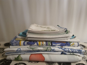 Photo de galerie - Repassage de draps, nappe,
et des serviettes de table.


