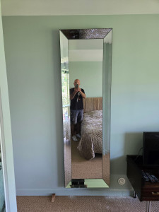 Photo de galerie - Installation d'un miroir de 2 m x 0,6 m.
