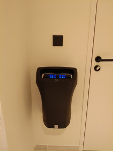 Photo de galerie - Installation d'un sèche main