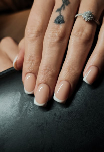 Photo de galerie - Gainage sur ongles naturels