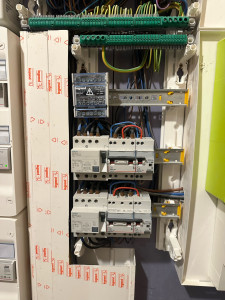 Photo de galerie - Installation d’un tableau 