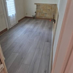 Photo de galerie - Pose lame de parquet Pvc.