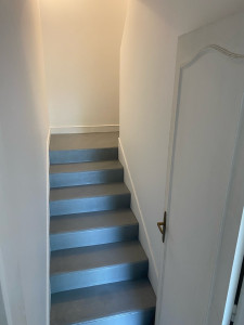 Photo de galerie - Enduit peinture des murs, décapage et peinture escalier 