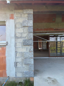 Photo de galerie - Pose de pierres d’angle a Labastide-Clairence 