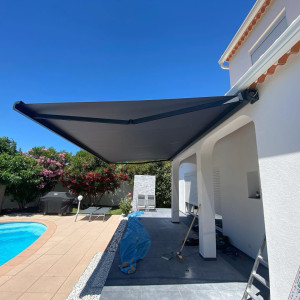 Photo de galerie - Strore coffre motorisation somfy