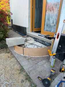 Photo de galerie - Création une marche, puis d’une seconde marche pour la porte d’entrée