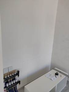 Photo de galerie - Installation d'un bureau dans enclave , avec prise de mesure .