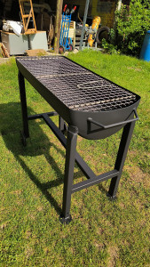 Photo de galerie - Barbecue 1,20m , grilles inox, peinture haute température 