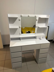 Photo de galerie - Montage de coiffeuse