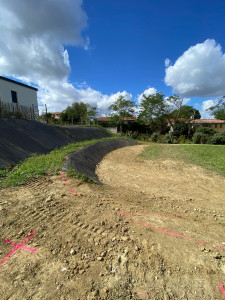 Photo de galerie - Terrassement + mise en place toile tissée dans les talus