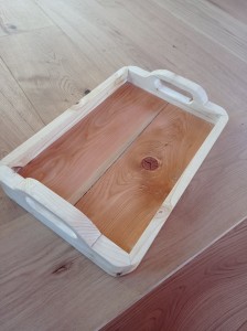 Photo de galerie - J'ai fabriquer un plateau en bois pour apporter du thé avec du mélèze.