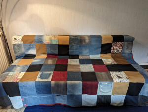 Photo de galerie - Jetée de canapé 
couvre lit en patchwork doublé en polaire 