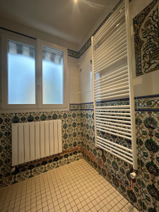 Photo de galerie - Installation sèche-serviette/radiateur (Acova).