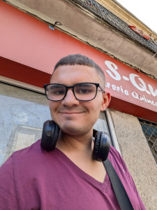 Photo de galerie - J'adore aider niveau informatique à développer. ça montre prise