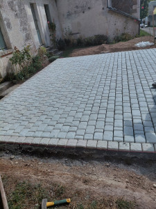 Photo de galerie - Creation terrasse en pierre reconstituer pour le chateau de betz-le-chateau 