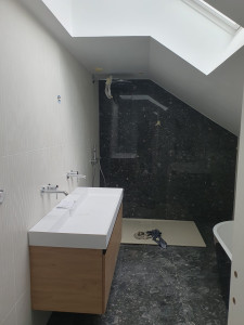 Photo de galerie - Rénovation complète de la salle de bain et installation de meubles et sanitaires 