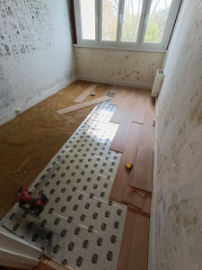 Photo de galerie - Pose parquet stratifié de chez Leroy Merlin