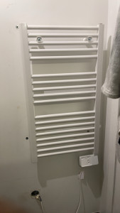 Photo de galerie - Pose sèche serviette ( pose du nouveau sèche serviette)