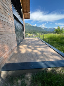 Photo de galerie - Terrasse extérieure réalisée par Tony Rénovation. Pose de carrelage avec finitions soignées, matériaux professionnels et respect des normes de pose extérieure.”