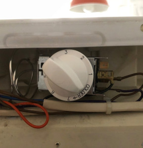 Photo de galerie - Changement du thermostat d’un réfrigérateur 