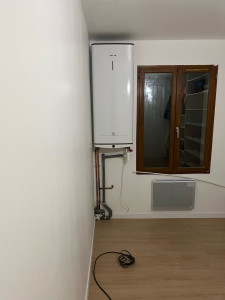 Photo de galerie - Pose d un chauffe eau extra plat avec modification des alimentations eau froide est chaude 