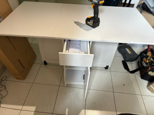 Photo de galerie - Table à manger  multi fonctions meuble moyen 