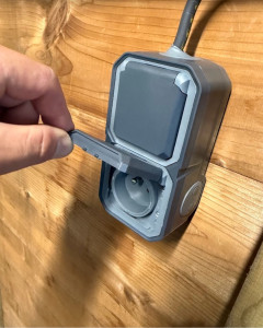 Photo de galerie - Prise double sans tubes IRO pour le câble suite à la demande du client